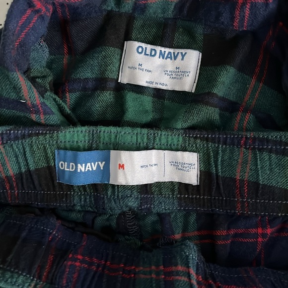 *set* worn once Old Navy holiday pajama set in men’s medium - Picture 3 of 4